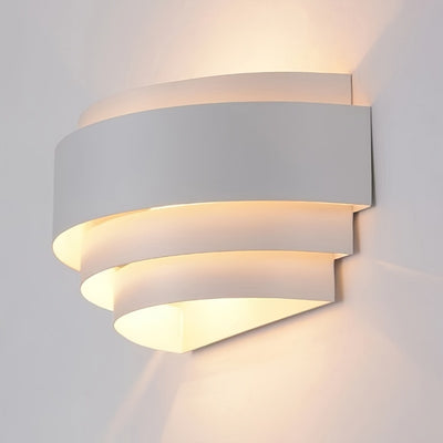 Moderne LED-Wandleuchte Halbmond – Weiß lackiert