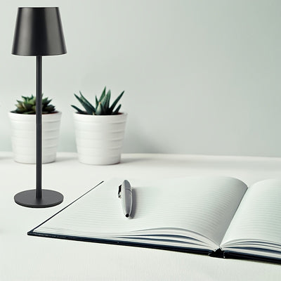 Dimm­bare LED-Tischlampe | Touch-Steuerung, USB-ladbar